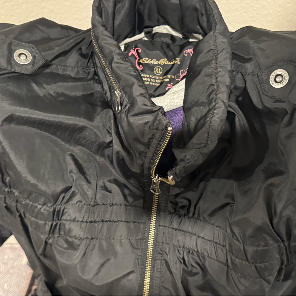 Short length jacket, lightweight, softshell accented with a vintage 80s theme.
